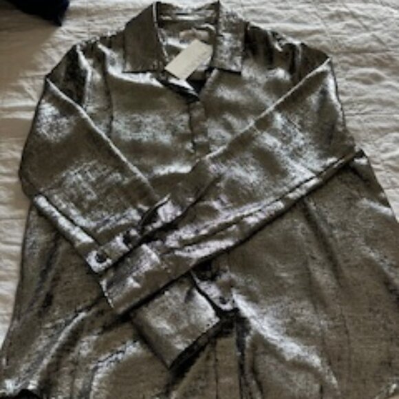 Evereve Shimmering Silver Button Down Shirt "Florence Foil Shirting" small - Picture 6 of 9